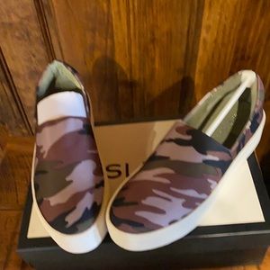 Camo slip on